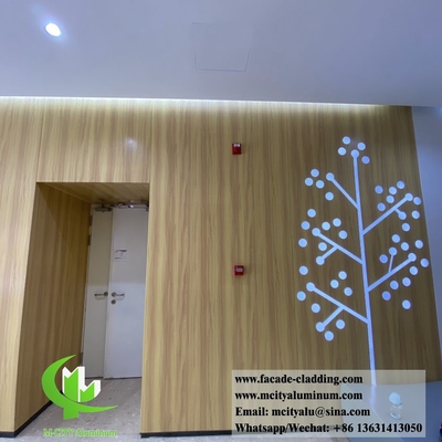 Parement en aluminium massif de couleur grain de bois pour la décoration intérieure de murs en bois