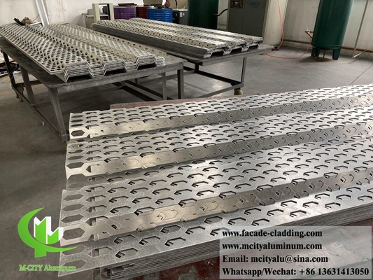 Façades en aluminium découpées au laser écran métallique avec motifs décoratifs usine de Chine
