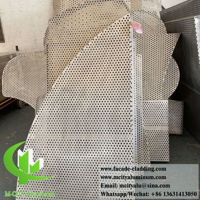Système de façades en aluminium revêtues de métal sur mesure avec des motifs décoratifs perforés