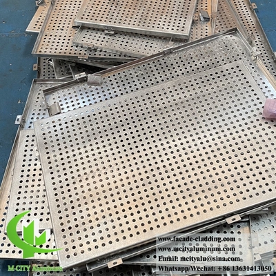 Écrans métalliques décoratifs pour la construction de clôtures de jardin