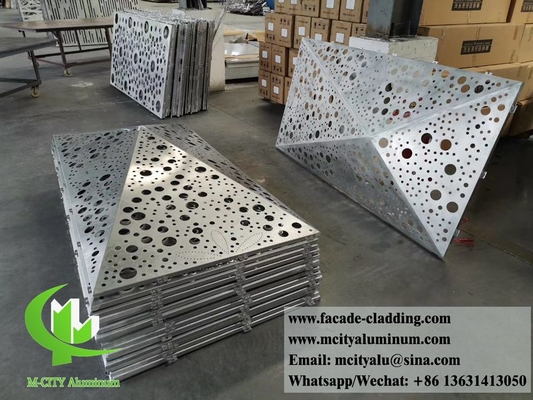 Panneaux métalliques pour décoration extérieure