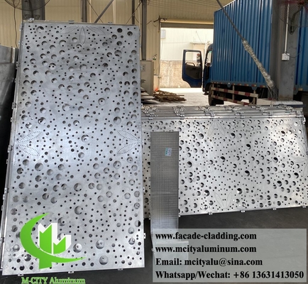 Panneaux métalliques pour décoration extérieure