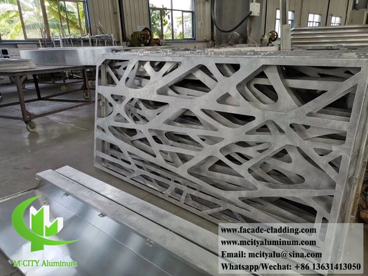 Panneaux métalliques pour décoration extérieure