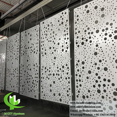 Écrans décoratifs à revêtement métallique de façades en aluminium perforé
