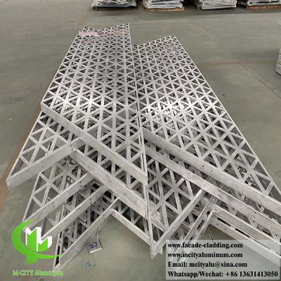 Système de façades en aluminium revêtues de métal sur mesure avec des motifs décoratifs perforés