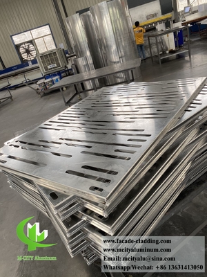 Panneaux de revêtement métallique creux gravés en cnc façades en aluminium pour la décoration de murs de bâtiments