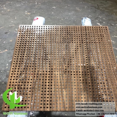 Panneaux métalliques perforés en feuille d'aluminium pour façade de couleur bois