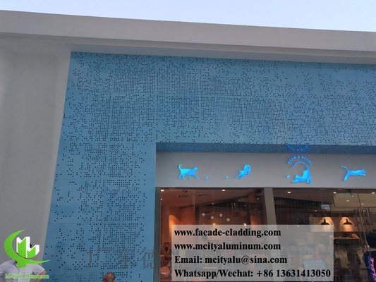 Façade métallique revêtue de panneaux muraux en aluminium perforé de couleur bleue PVDF motif creux avec lumière LED