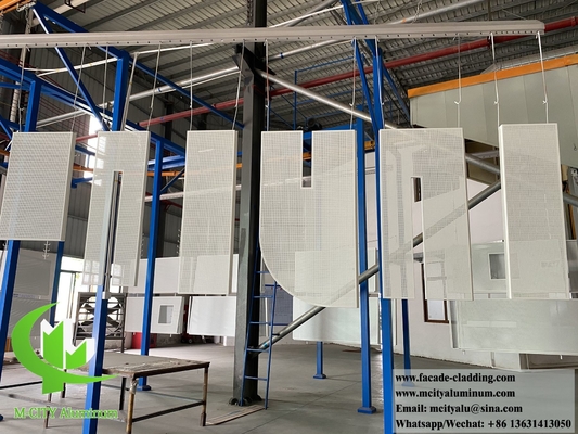 Perforation de feuille d'aluminium pour le revêtement de murs de bâtiment PVDF couleur blanche 20 ans de garantie