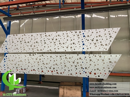 Perforation de feuille d'aluminium pour le revêtement de murs de bâtiment PVDF couleur blanche 20 ans de garantie