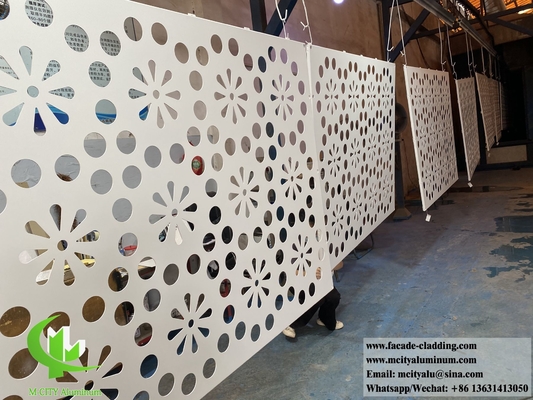 Le revêtement en aluminium massif architectural est recouvert de poudre de 3 mm d'épaisseur, couvert de couleur blanche, anti-rouille.
