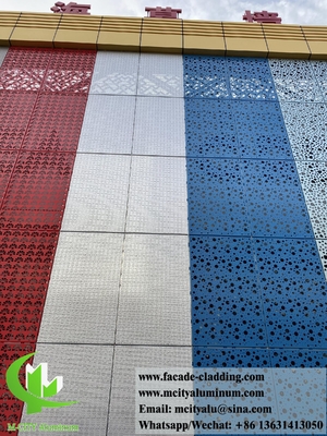 Panneaux de revêtement en PVDF métallique pour façade murale en aluminium perforé destinés aux bâtiments