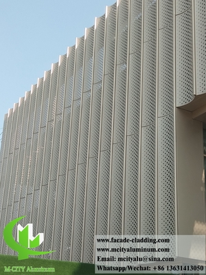 Panneaux d'aluminium à écran métallique perforé CNC pour façade de revêtement murale de bâtiment 3 mm