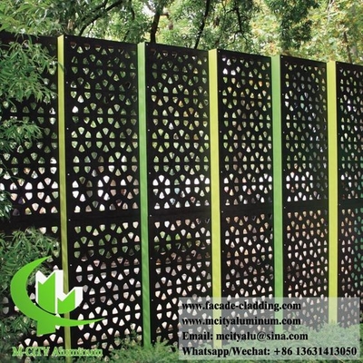 Le revêtement métallique pour la colonne de feuille d'aluminium perforée PVDF couleur dorée Pour la décoration intérieure
