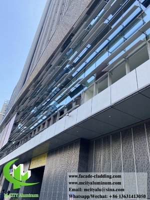 Parement métallique perforé extérieur, façades, panneaux en aluminium, couleur gris métallique