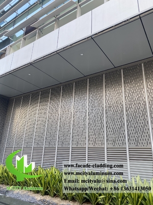 Couche métallique revêtement perforant feuille Façades métalliques Panneaux de couleur gris métallique PVDF résistant aux intempéries
