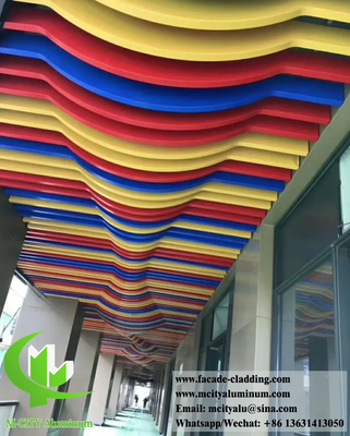 Couleur rouge revêtement métallique Conception 3D pour la décoration de façade de mur Peinture PVDF revêtement durable