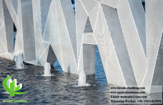 Décoration extérieure en alliage d'aluminium à maillage ondulé perforé couleur blanche PVDF