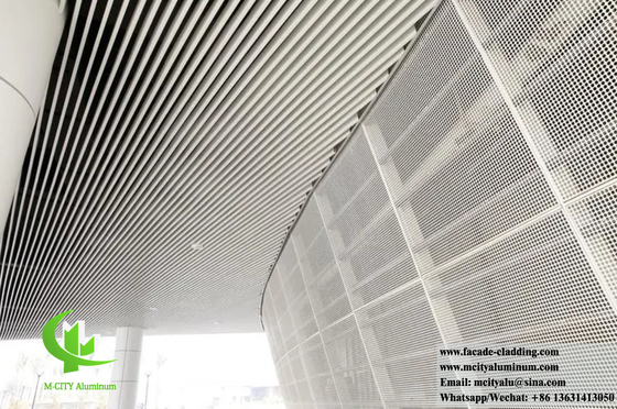 Décoration extérieure en alliage d'aluminium à maillage ondulé perforé couleur blanche PVDF