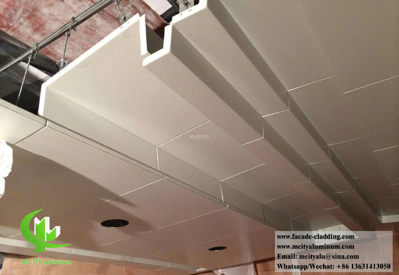 Parement métallique perforé pour décoration d'ascenseur avec lumière LED