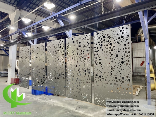 Panneaux muraux métalliques perforés Écran en aluminium pour mur pour revêtement de façade