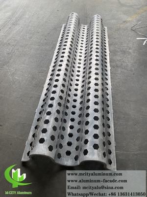 Panneau d'ombrage en aluminium pour revêtement métallique perforé avec revêtement PVDF de cadre