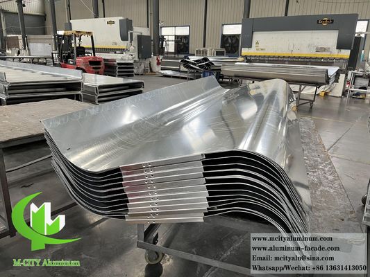 Bon prix Panneau d'aluminium massif revêtement de tôle de métal personnalisé panneau de plafond incurvé en ligne