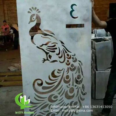 Bon prix Panneau découpé au laser en aluminium thermolaqué avec motif paon pour décoration de hall 1000x2000mm en ligne