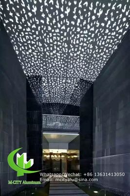 Bon prix Panneau en aluminium laqué PVDF de 2 mm d'épaisseur, découpé au laser, pour la décoration de plafond et la façade en aluminium perforé en ligne