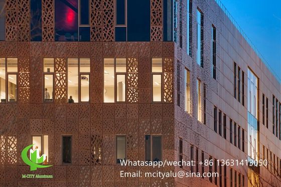 Bon prix Tôle d'aluminium perforée peinte PVDF de 2 mm d'épaisseur pour panneaux de façade personnalisés et bardage mural en ligne