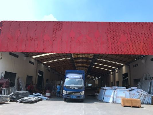 Bon prix Modèles d'art personnalisés Panneau en aluminium perforé avec surface enduite en poudre pour revêtement de façade en taille standard 1000x2000mm en ligne
