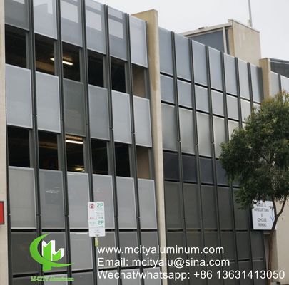 Bon prix Panneau d'aluminium perforé revêtu de poudre avec couleurs RAL personnalisables et perçage CNC de tourelle pour revêtement de façade en ligne