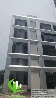 Bon prix revêtement de façade en aluminium revêtu de poudre avec des couleurs RAL personnalisables pour les extérieurs de bâtiments résistants aux intempéries en ligne