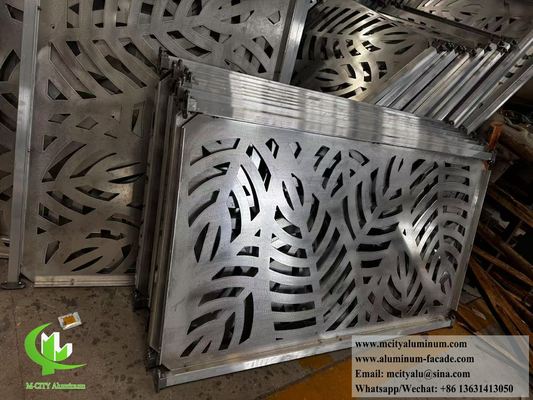 Bon prix Panneau décoratif en aluminium thermolaqué avec motifs personnalisables et découpe CNC pour applications de clôtures et de fenêtres en ligne