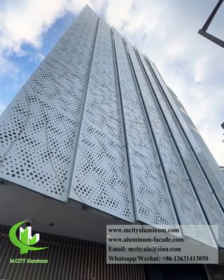 Bon prix Panneau de façade en aluminium perforé revêtu de PVDF avec des motifs de perforation personnalisables et un rapport de surface ouverte de 20% à 60% pour les revêtements muraux dynamiques en ligne